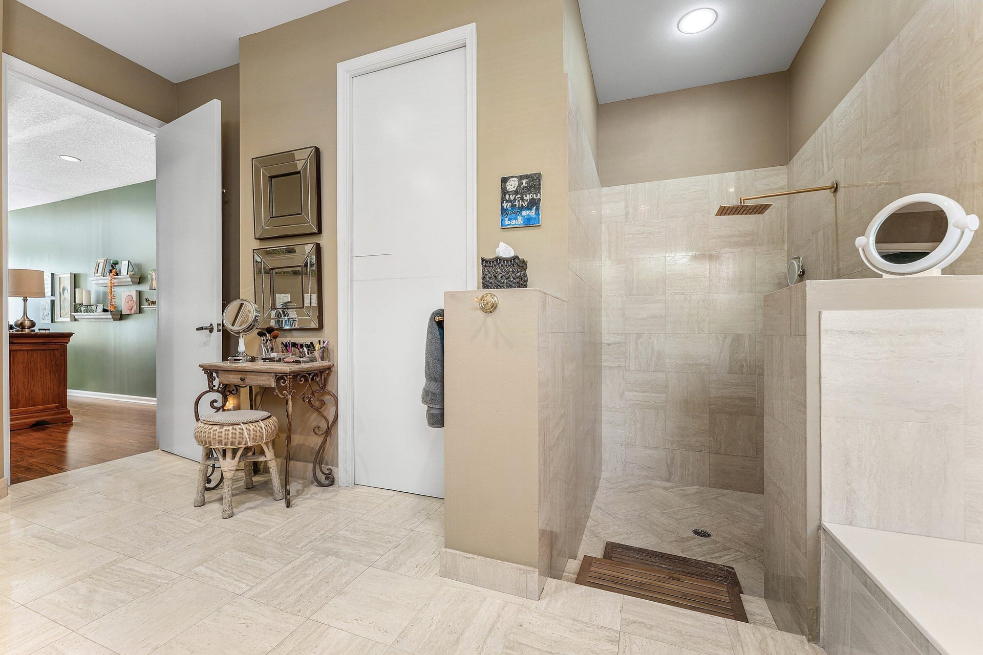 Seasons Residence photo 18