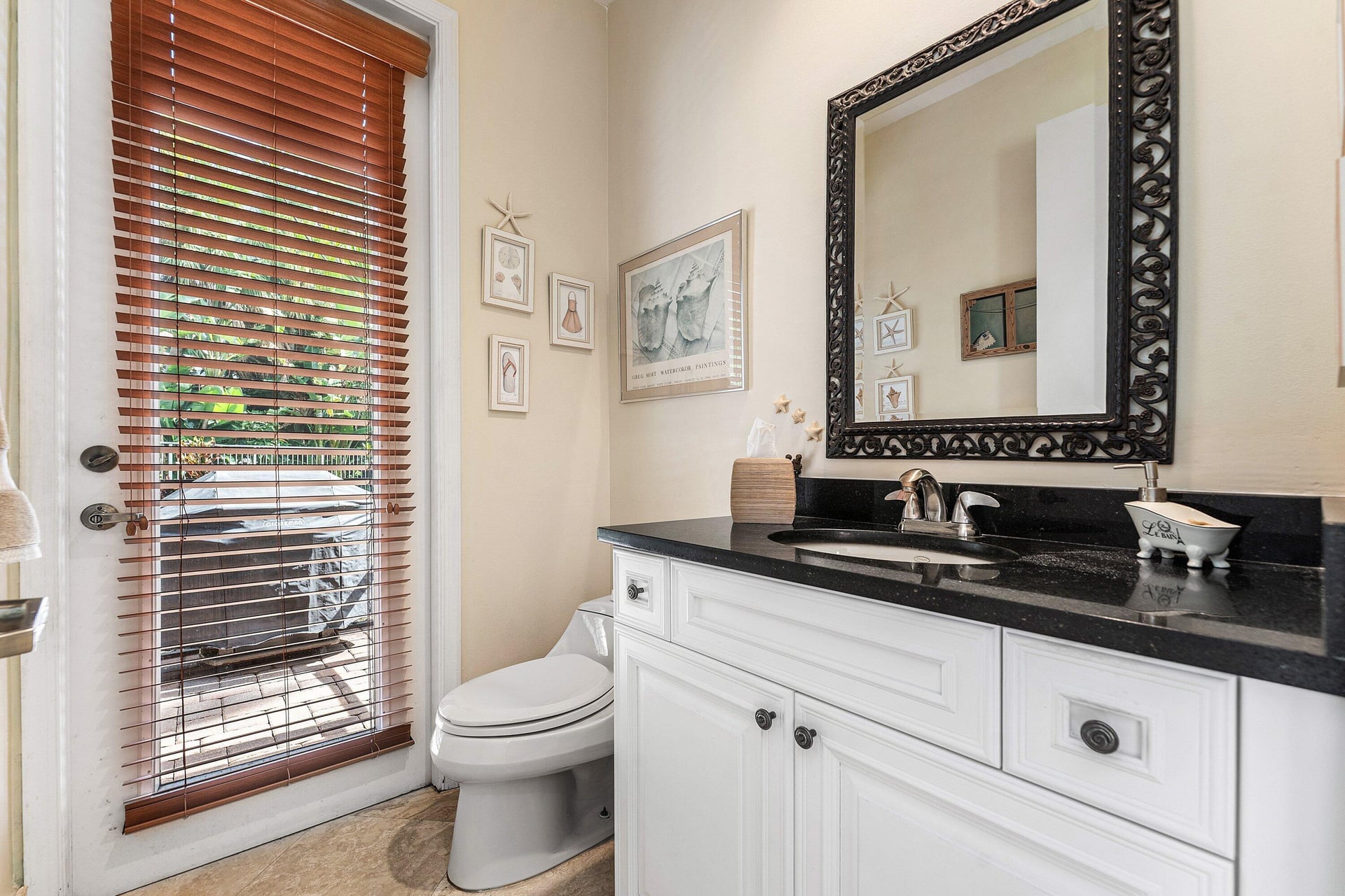 Seasons Residence photo 26