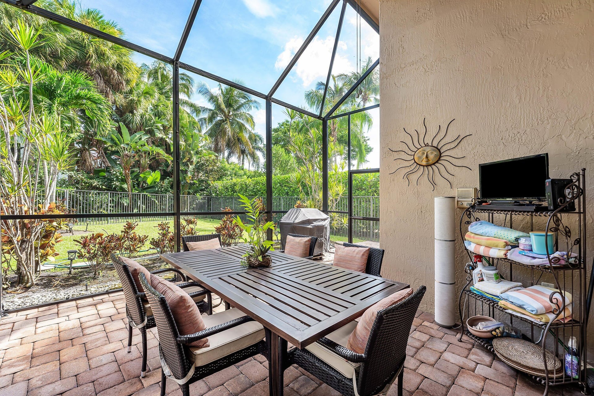Seasons Residence photo 27