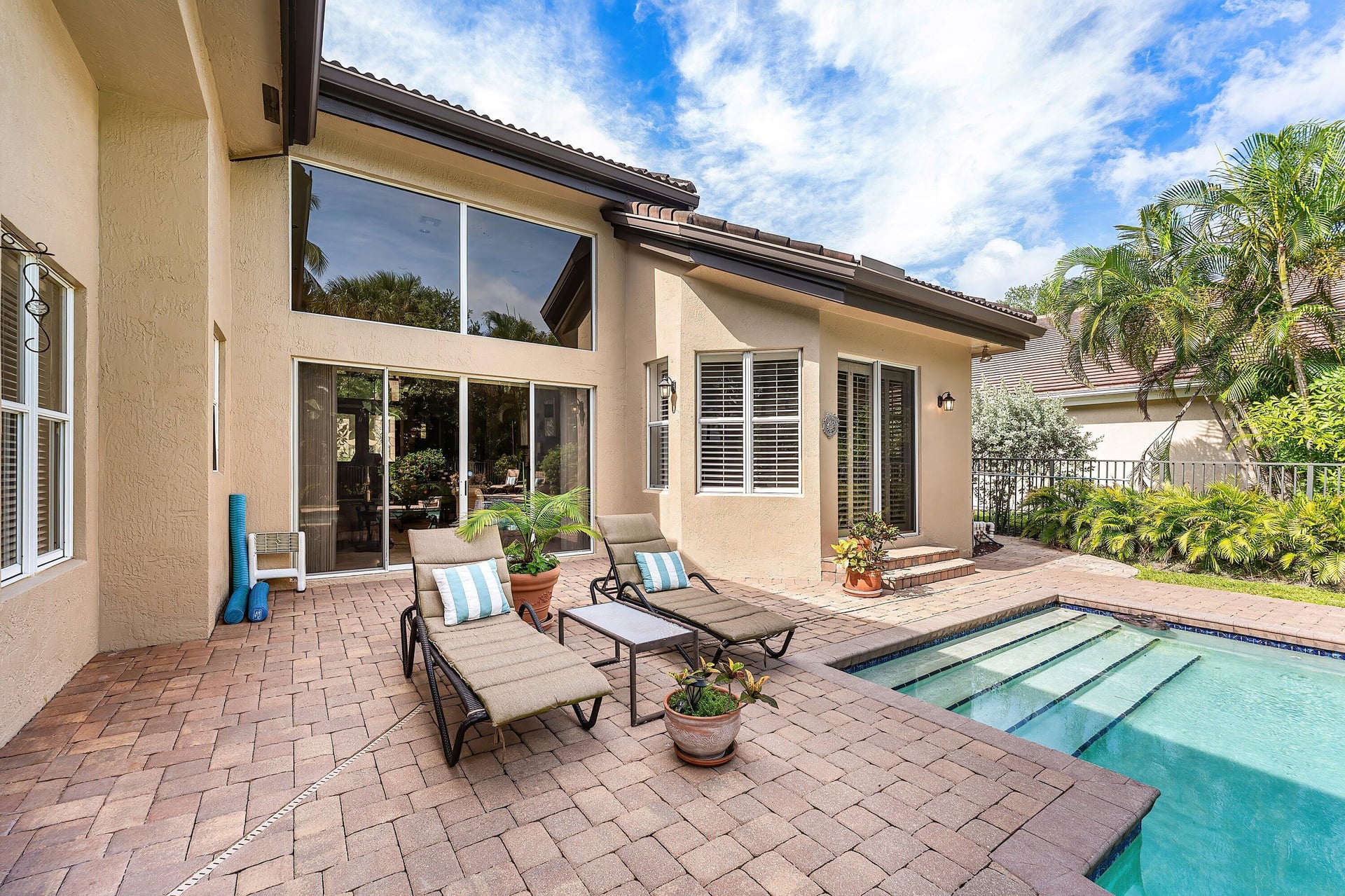 Seasons Residence photo 30