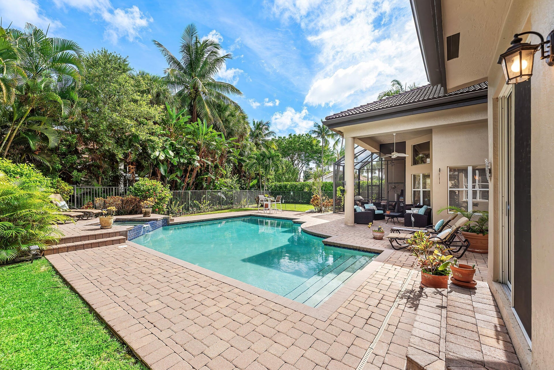 Seasons Residence photo 32