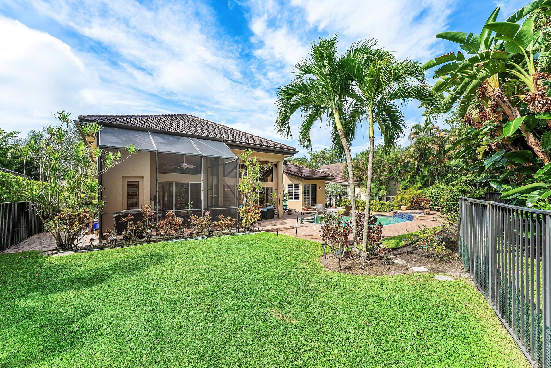 Seasons Residence photo 33