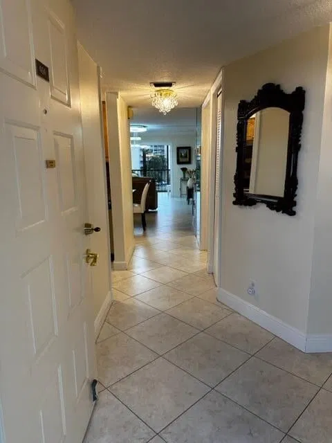 Unit 404 photo 8