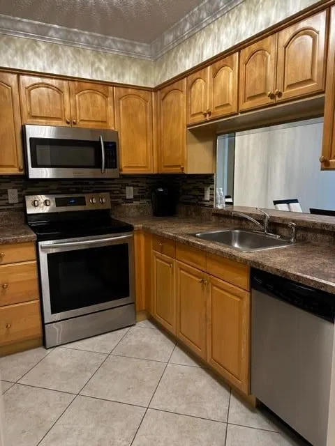 Unit 404 photo 9
