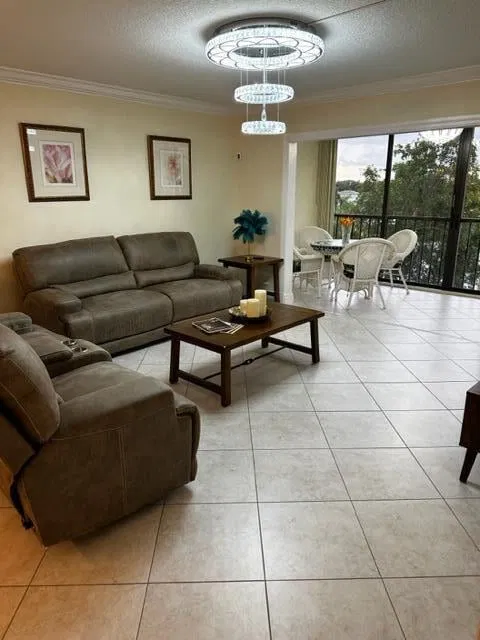 Unit 404 photo 14