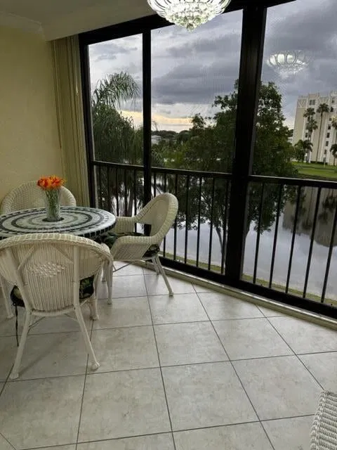 Unit 404 photo 17
