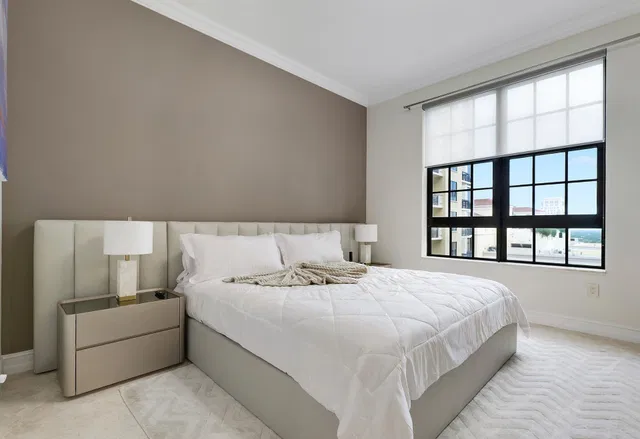 Two City Plaza Unit 1706 photo 8