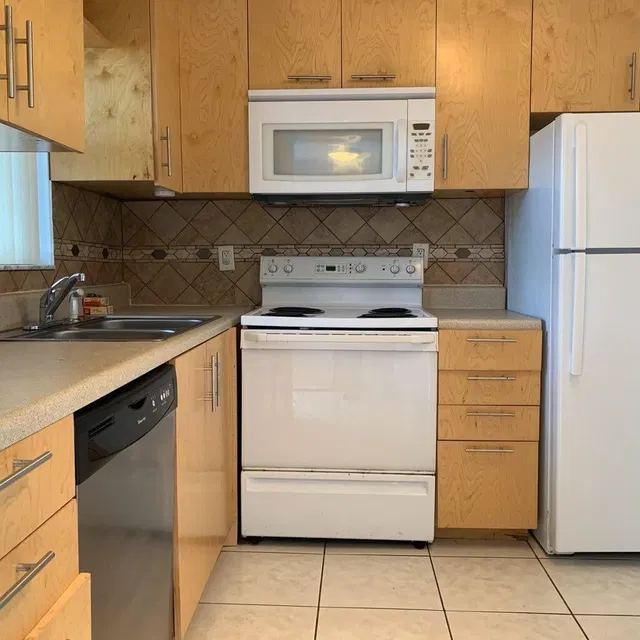 Unit 208 photo 4