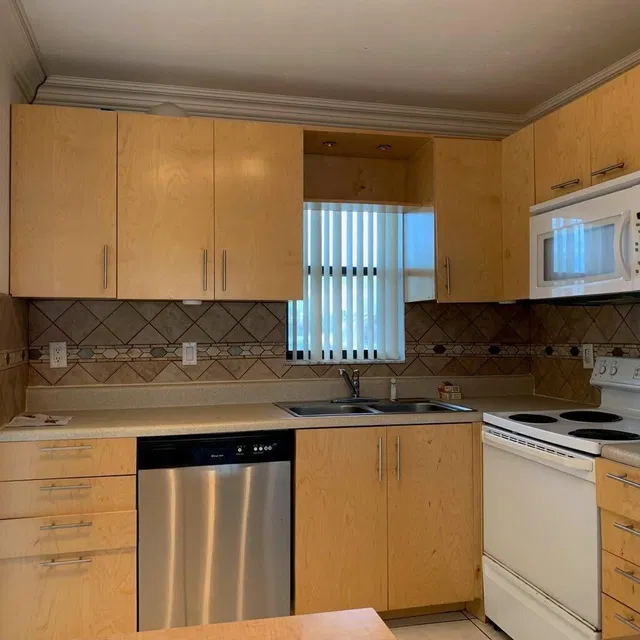 Unit 208 photo 5