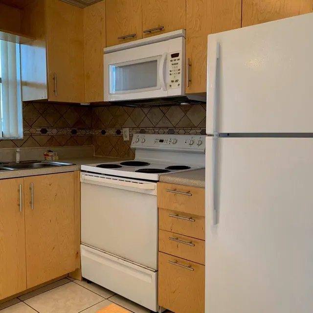 Unit 208 photo 6