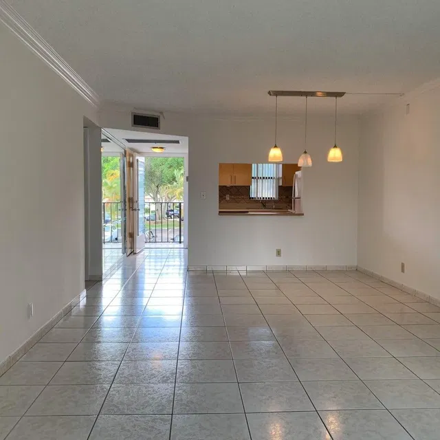 Unit 208 photo 7