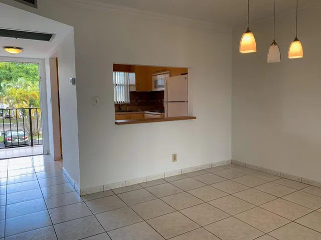 Unit 208 photo 8