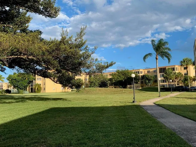 Unit 208 photo 15