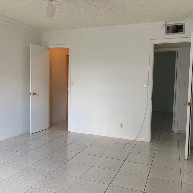 Unit 208 photo 17