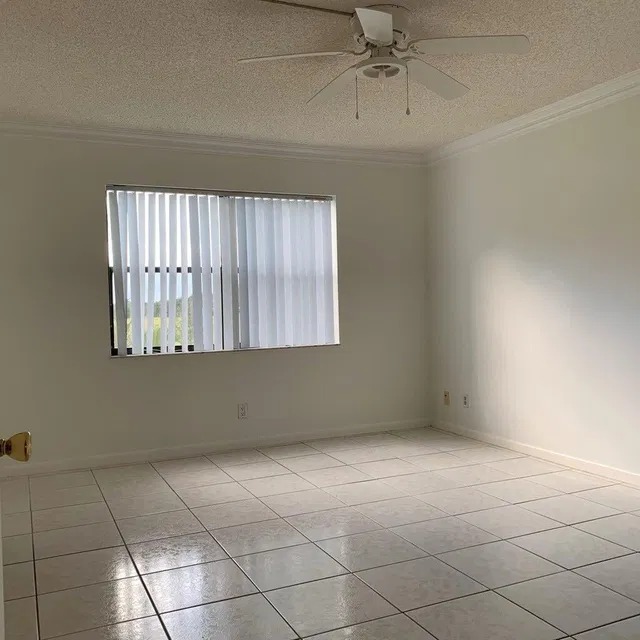 Unit 208 photo 18