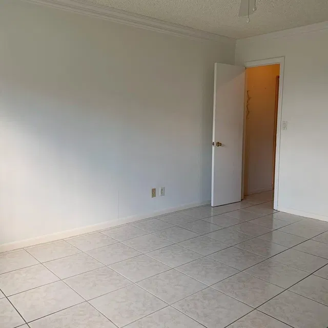 Unit 208 photo 19