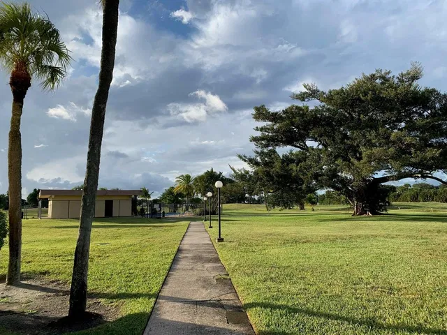 Unit 208 photo 37
