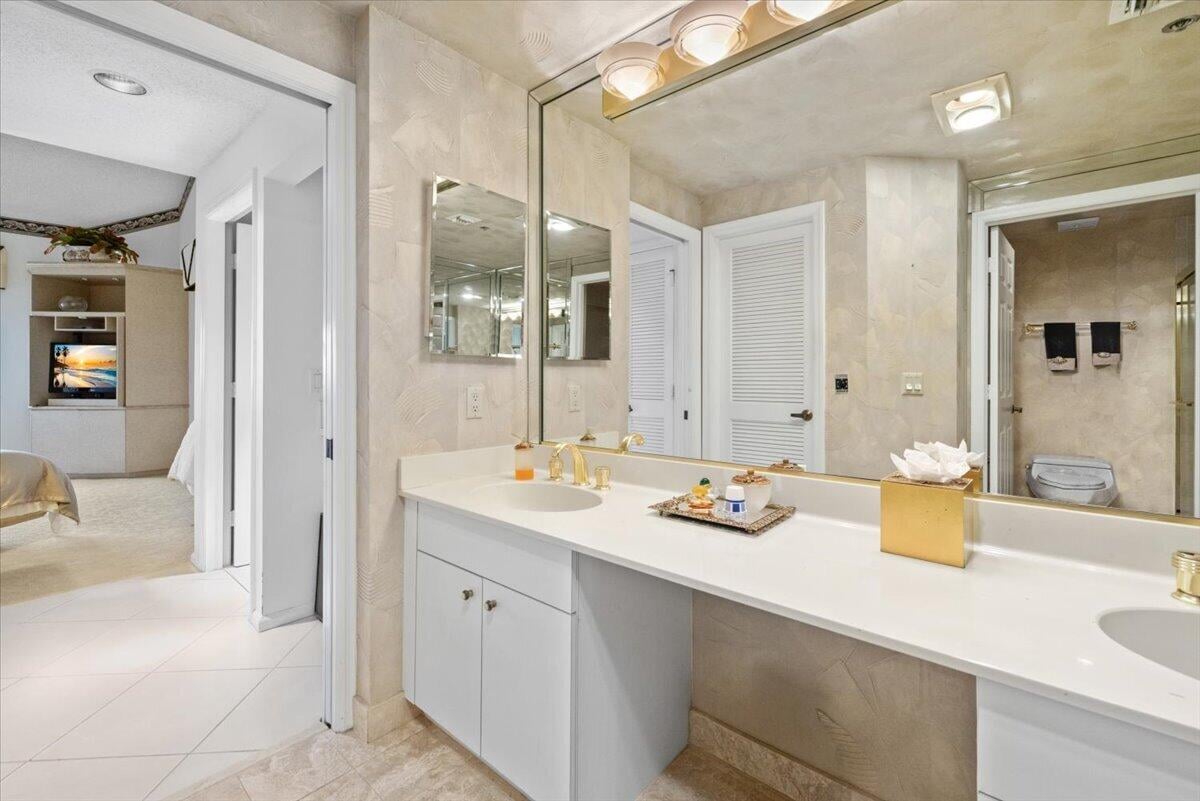 Unit 166B photo 24
