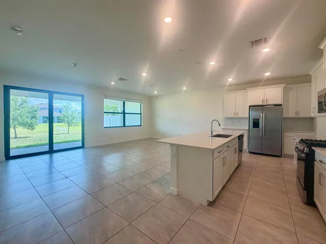 Residence photo 2
