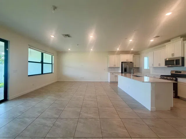 Residence photo 3