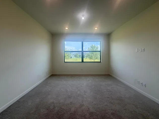 Residence photo 16