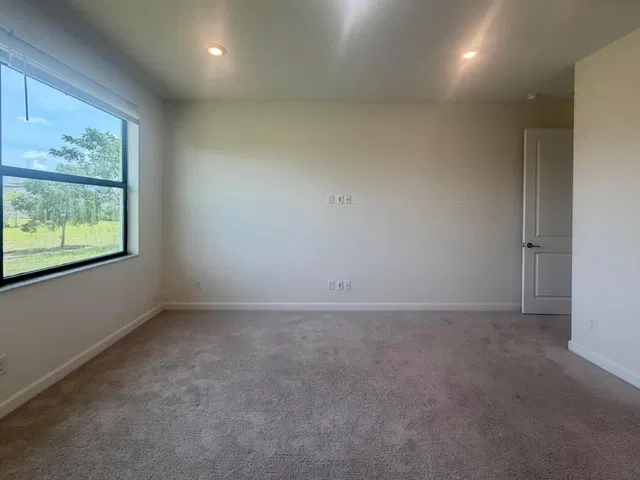 Residence photo 17