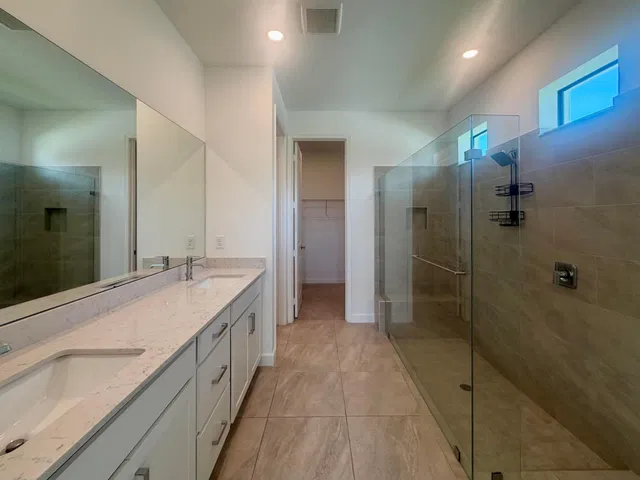 Residence photo 18