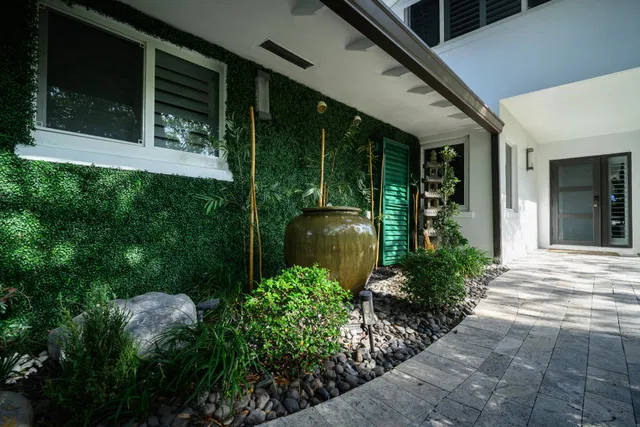 Residence photo 2