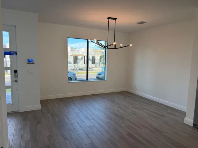 Residence photo 6
