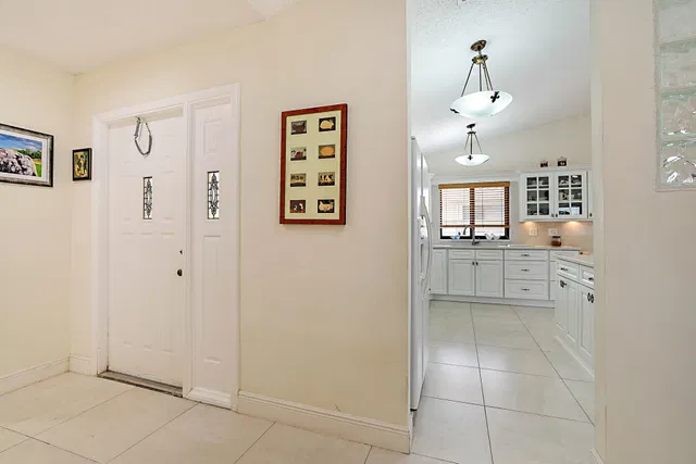 Residence photo 3