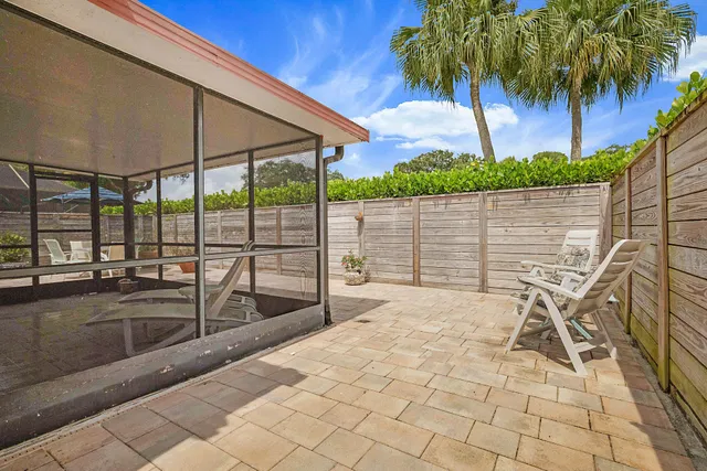 Residence photo 29