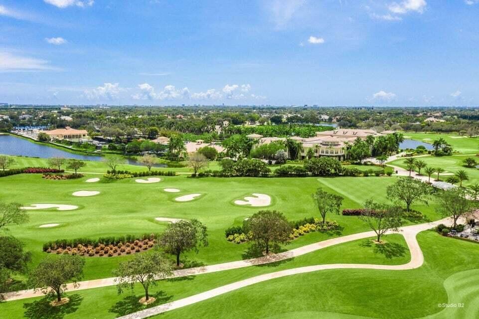 Woodfield Country Club Residence photo 5