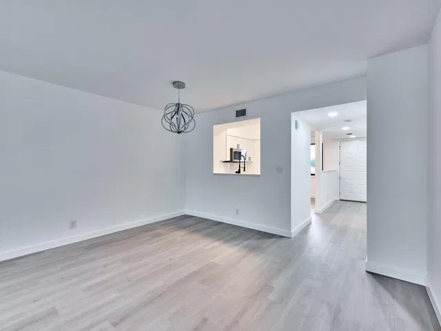 Unit 306 photo 17