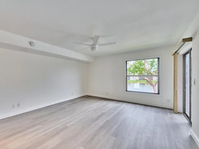 Unit 306 photo 19