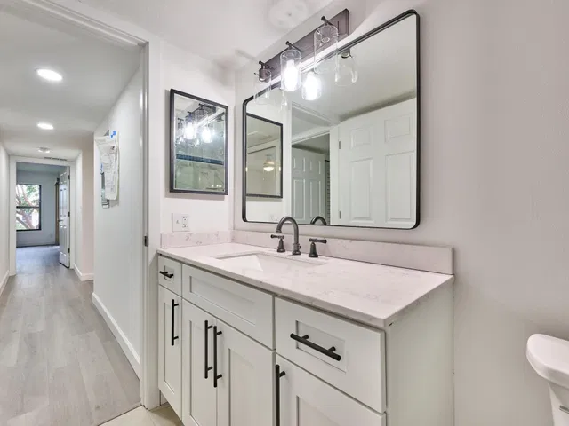 Unit 306 photo 28