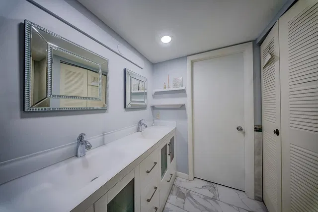 Unit A-2 photo 18