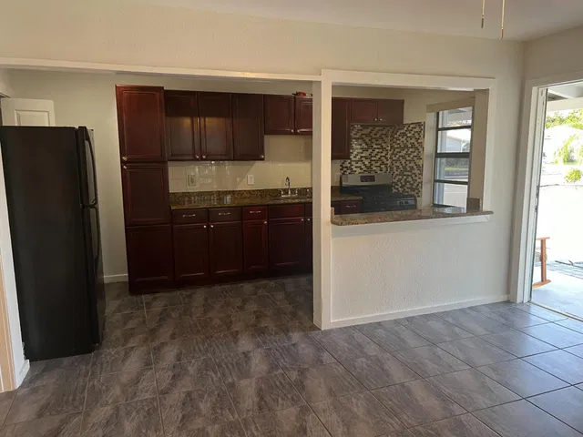  Residence photo 6