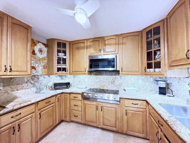 Barclay Condo Unit 822 photo 5