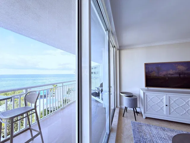 Barclay Condo Unit 822 photo 9