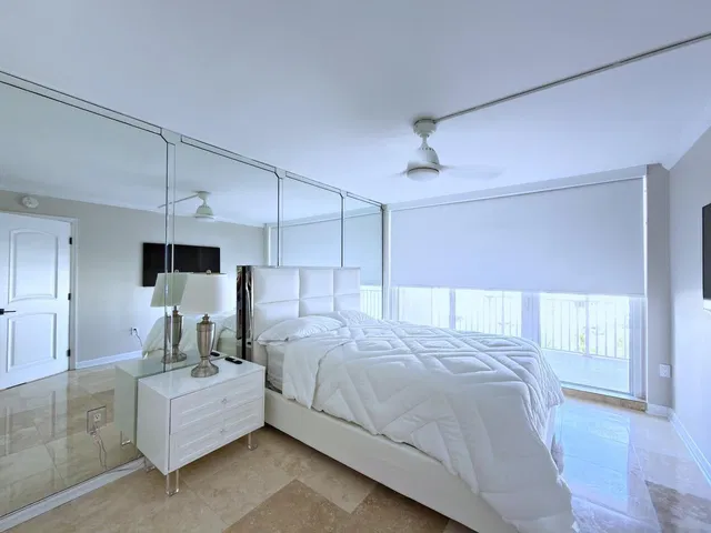 Barclay Condo Unit 822 photo 10