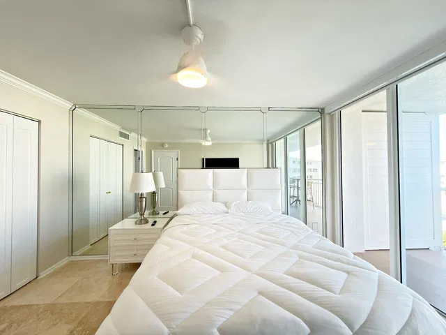 Barclay Condo Unit 822 photo 11