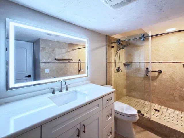 Barclay Condo Unit 822 photo 12