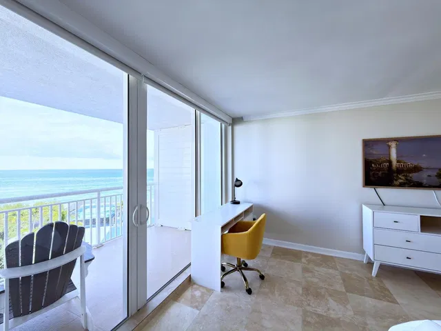 Barclay Condo Unit 822 photo 14
