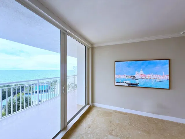 Barclay Condo Unit 822 photo 15