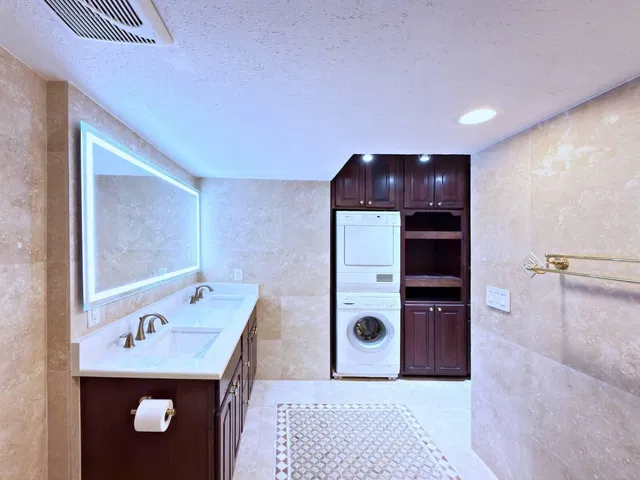 Barclay Condo Unit 822 photo 18