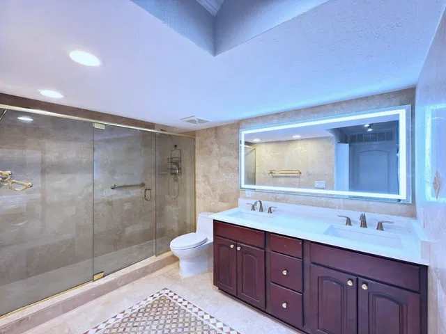 Barclay Condo Unit 822 photo 19