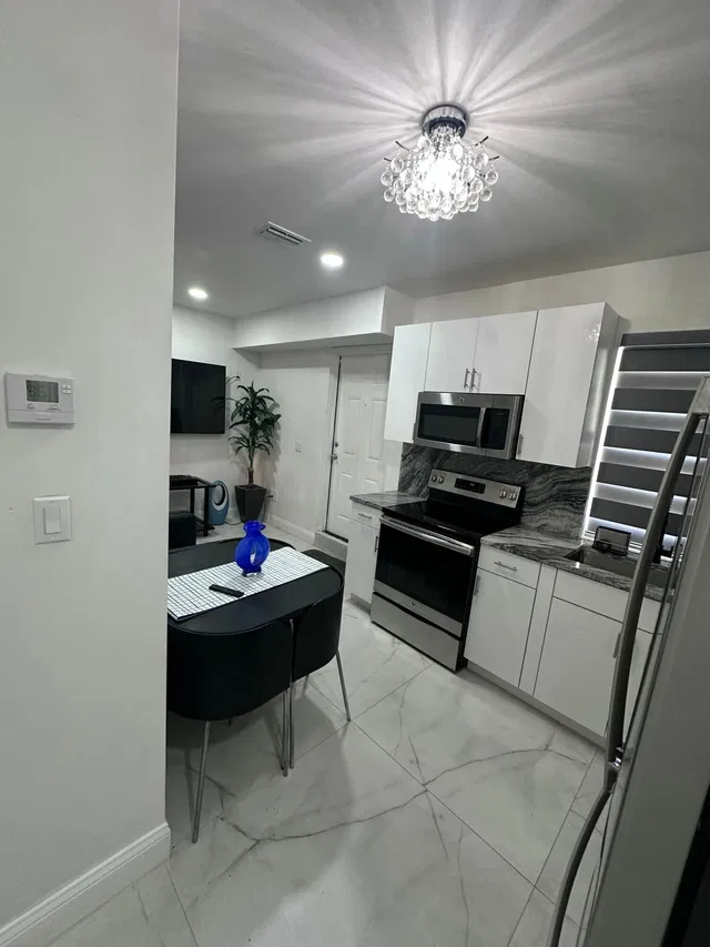 Residence photo 12