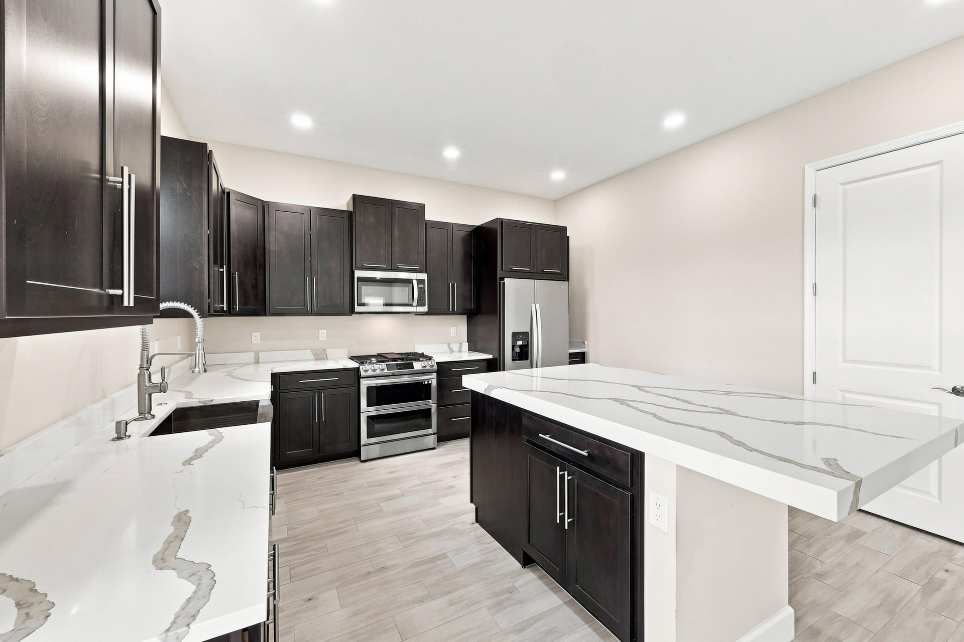  Residence photo 50