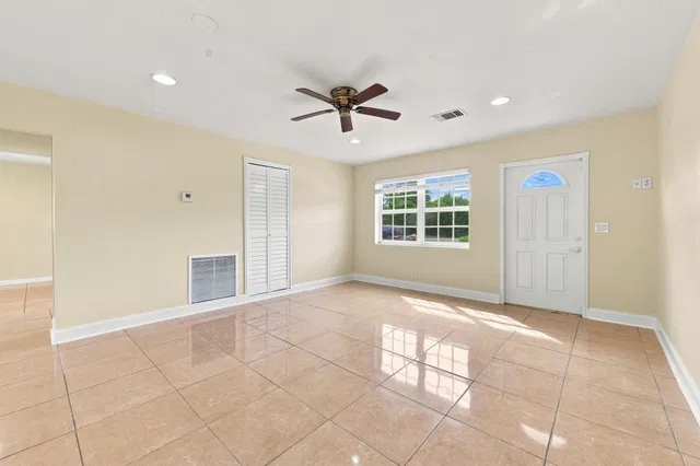 Residence photo 8