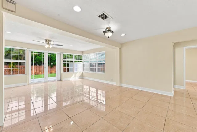 Residence photo 11